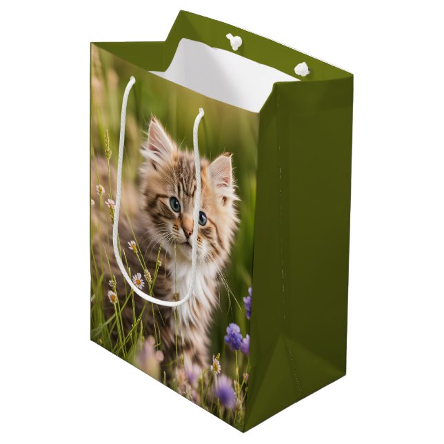 Sac Cadeau Moyen Chaton D'Anniversaire En Fleur sauvage (Devant Angle)