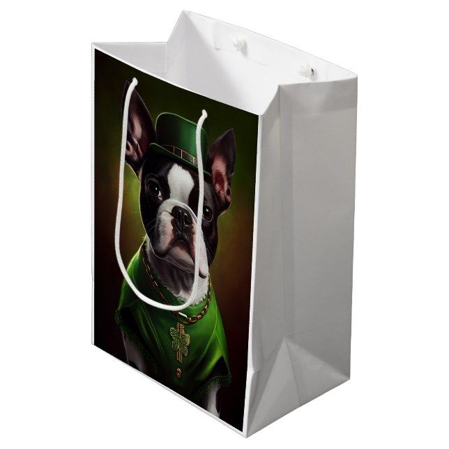 Sac Cadeau Moyen Chien de Boston Terrier en Robe du Jour de la Sain (Devant Angle)