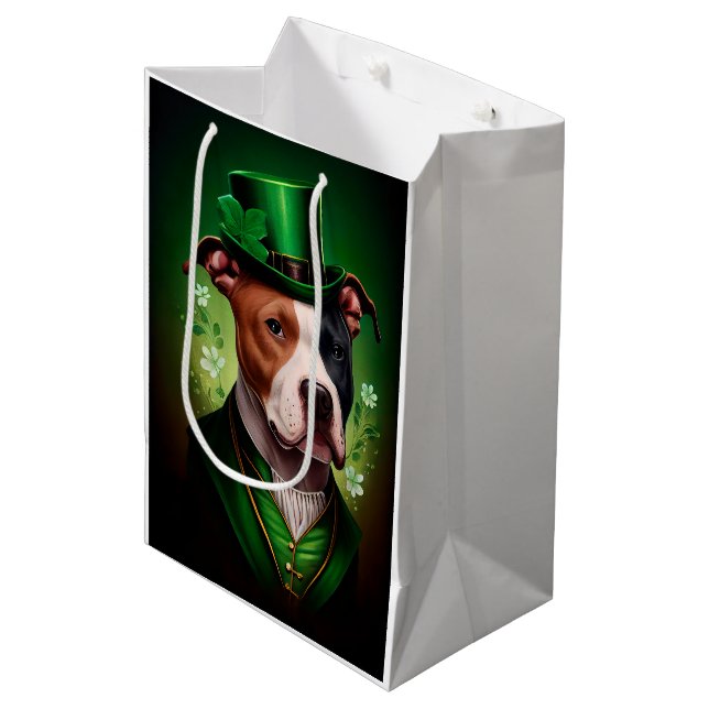 Sac Cadeau Moyen Chien du Staffordshire américain à la St. Patrick' (Devant Angle)
