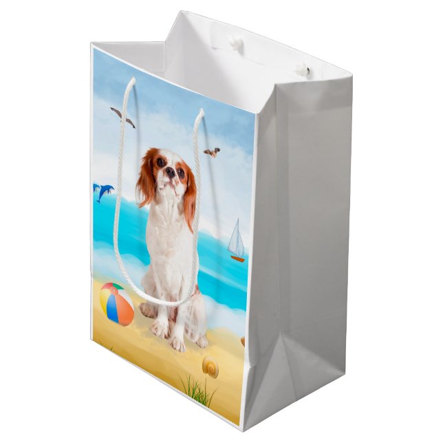 Sac Cadeau Moyen Chien roi cavalier sur la plage (Devant Angle)