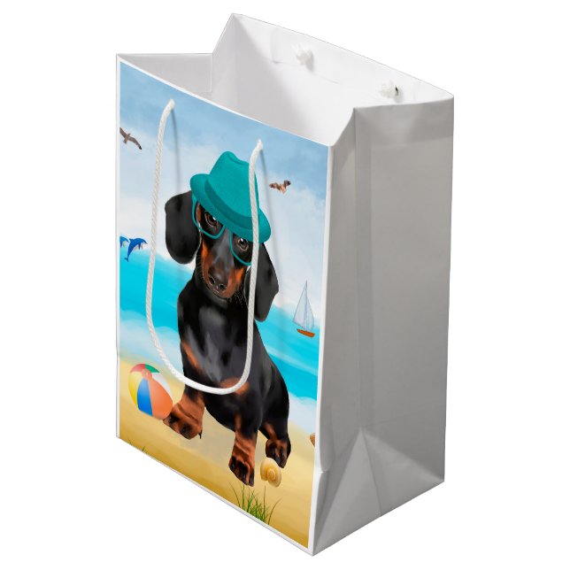 Sac Cadeau Moyen Chien teckel sur la plage  (Devant Angle)