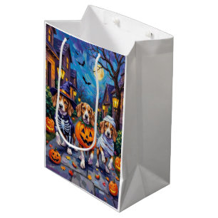 Sac Cadeau Moyen Chiens Beagle faisant Trick-or-Treating dans un co