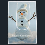 Sac Cadeau Moyen Christmas Golf Ball Snowman<br><div class="desc">Joli sac cadeau de vacances moderne avec un joyeux petit bonhomme de neige fait de balles de golf empilées. Back inclut un message personnalisable. Souhaitez à vos amis et à votre famille les vacances les plus chaudes avec une touche de votre sport préféré - le golf. Besoin d'aide pour personnaliser...</div>