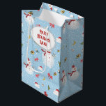 Sac Cadeau Moyen Christmas Snowman<br><div class="desc">A Digitalbcon Images Design avec un collage créatif d'éléments de Noël, de Snowmen et de cadeaux de Noël dans ce ballotin "Christmas Snowman" unique en son genre. Créez une atmosphère d'excitation et d'anticipation à votre fête et de divertissement de vacances avec cette boîte cadeau spécialement conçue qui est livré avec...</div>