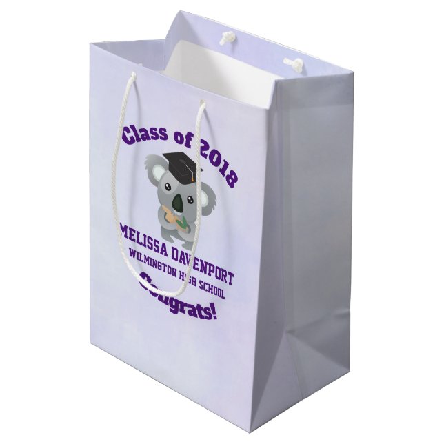 Sac Cadeau Moyen Classe de 20xx Cute Koala Ours dans la casquette d (Devant Angle)