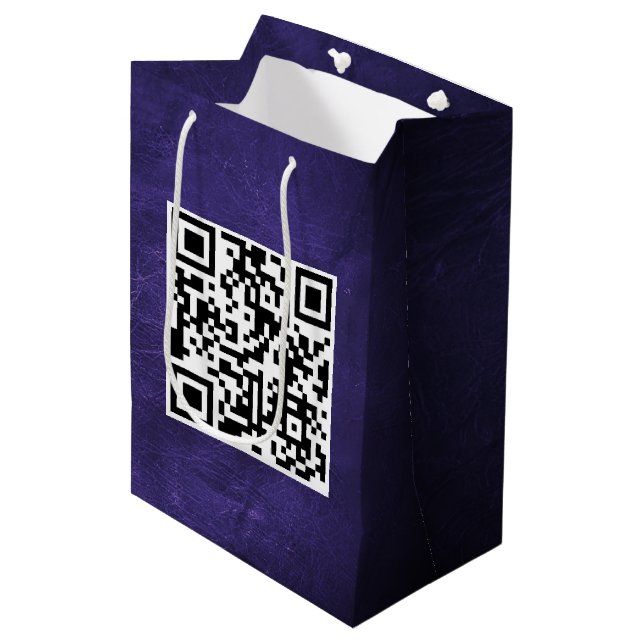 Sac Cadeau Moyen Code QR Anniversaire Sur Cuir Violet (Devant Angle)