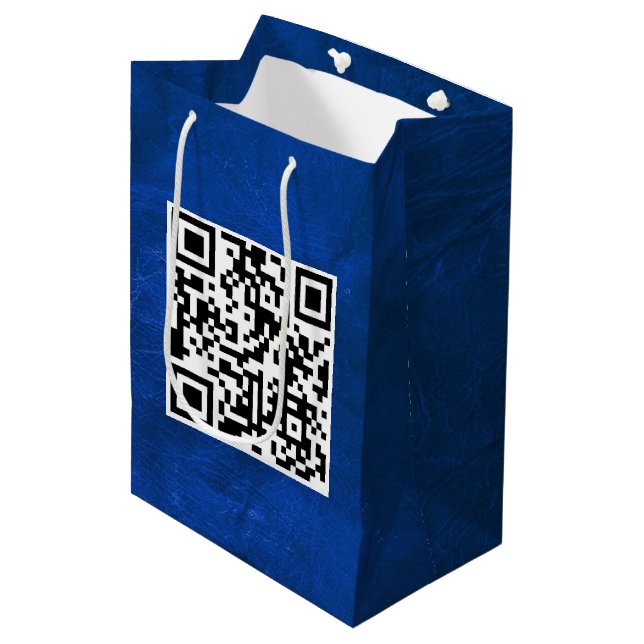 Sac Cadeau Moyen Code QR d'anniversaire sur cuir bleu (Devant Angle)