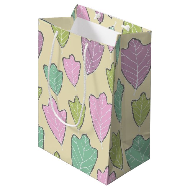 Sac Cadeau Moyen Contemporain Pastel Oak Feuille Motif (Devant Angle)