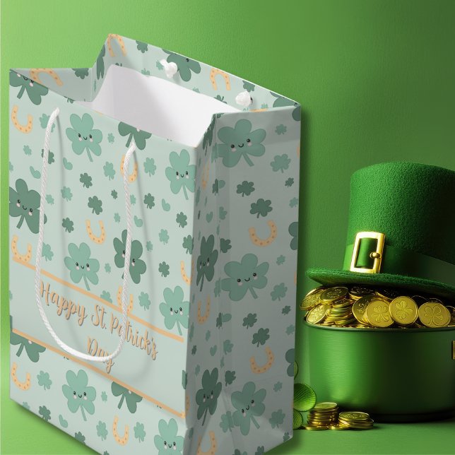Sac Cadeau Moyen Cute kawaii Shamrock Saint Patrick (Cute kawaii Shamrocks St. Patrick’s Day Medium Gift Bag)
