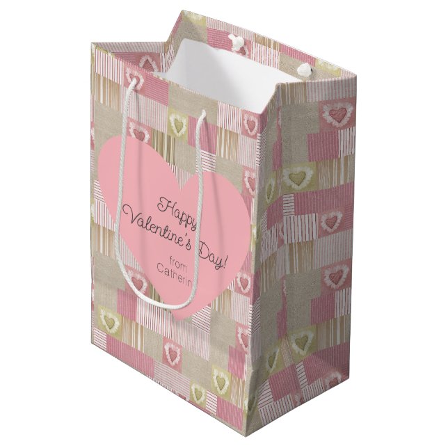 Sac Cadeau Moyen Cute Moderne Patchwork Coeur rose (Devant Angle)