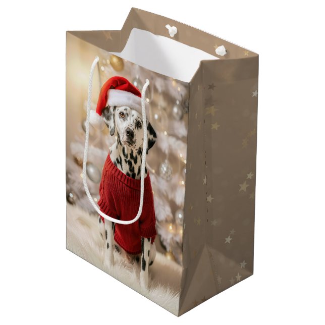 Sac Cadeau Moyen Dalmatien portant un pull de Noël rouge (Devant Angle)