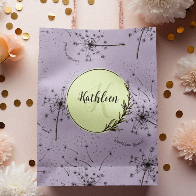 Sac Cadeau Moyen Délicat Fleur sauvage violet Dandelion embrasse Fl (Hand-drawn blowing hearts dandelion seeds on lavender background. Mother's Day, Valentine's, Wedding)