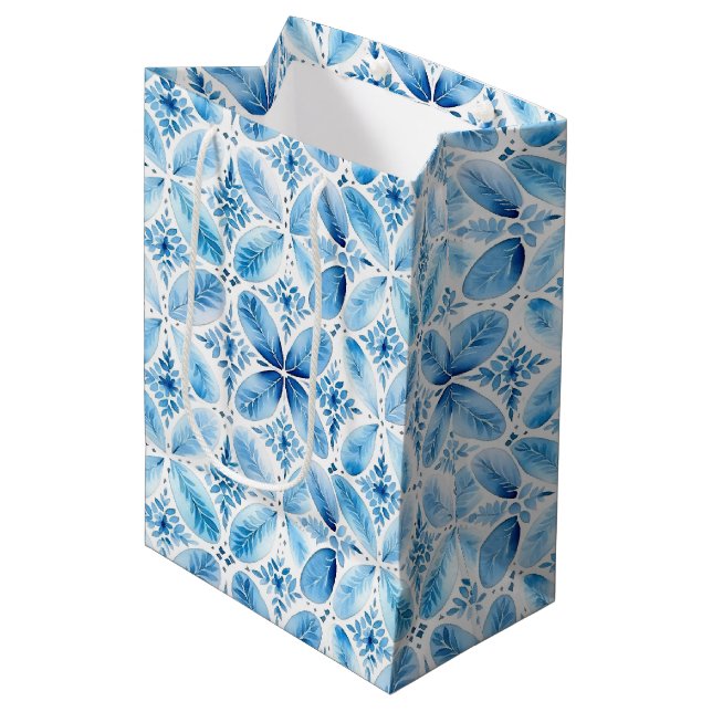 Sac Cadeau Moyen Douche de Mariage Florale en Batik Bleu Blanc (Devant Angle)