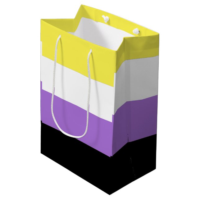 Sac Cadeau Moyen Drapeau de fierté non binaire (Devant Angle)