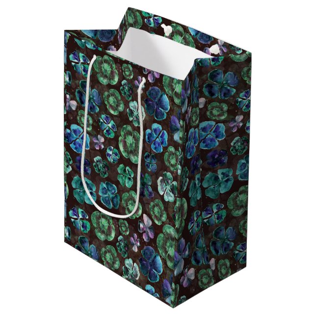 Sac Cadeau Moyen Eau Chanceuse Aquarelle Trèfles Verts  (Devant Angle)