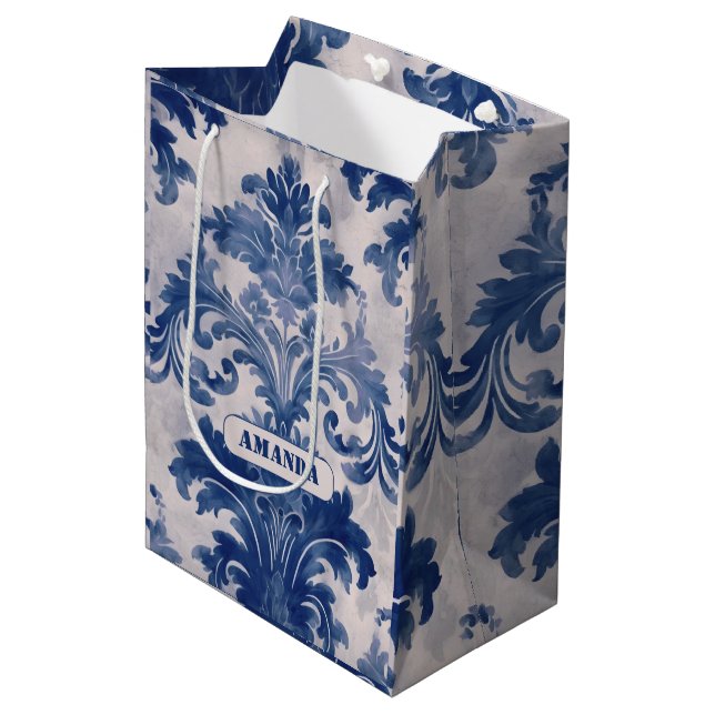 Sac Cadeau Moyen Élégant damassé Bleu toile de jouy monogramme (Devant Angle)