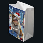 Sac Cadeau Moyen English Bulldog Winter Wonderland Christmas Joie<br><div class="desc">Ce design festif reflète l'esprit joyeux de la période des fêtes, avec un adorable petit portant un chapeau de Père Noël. Le chien est niché dans un pays des merveilles hivernales, avec un bonhomme de neige, un sapin de Noël décoré et des cadeaux joliment emballés. Les flocons de neige tombent...</div>