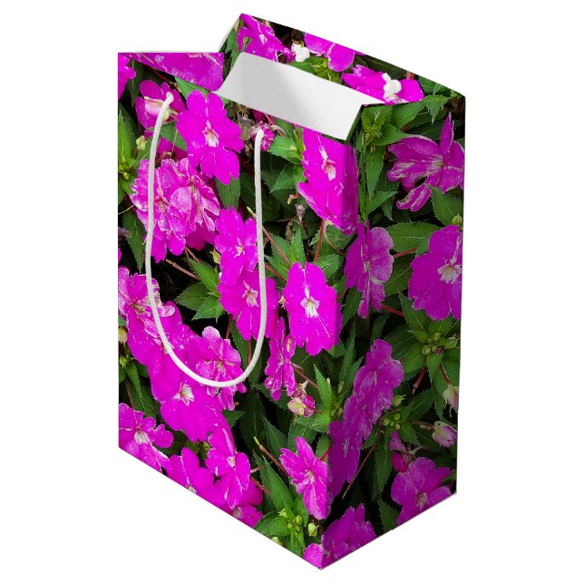 Sac Cadeau Moyen fleurs d'impatience rose vif (Dos Angle)