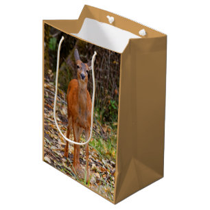 Sac Cadeau Moyen Funny Young Blacktail Deer sourit à un photographe