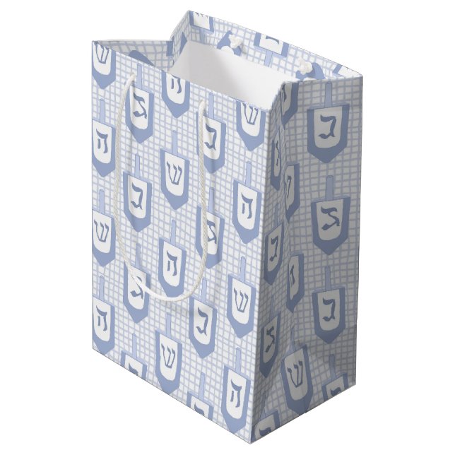 Sac Cadeau Moyen Hanukkah Blue and White Dreidel Pattern on Gingham (Dos Angle)