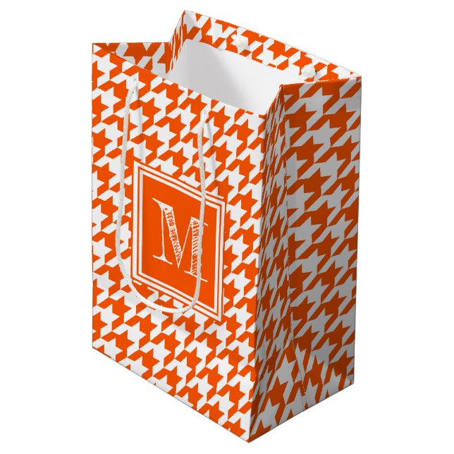Sac Cadeau Moyen Houndstooth blanc orange | Monogramme moderne (Devant Angle)