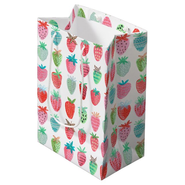 Sac Cadeau Moyen Joyeux anniversaire Fille Fraise Mignonne rose  (Devant Angle)