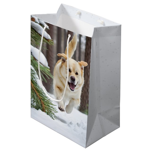 Sac Cadeau Moyen Joyeux Labrador Retriever Courant Dans La Neige (Devant Angle)