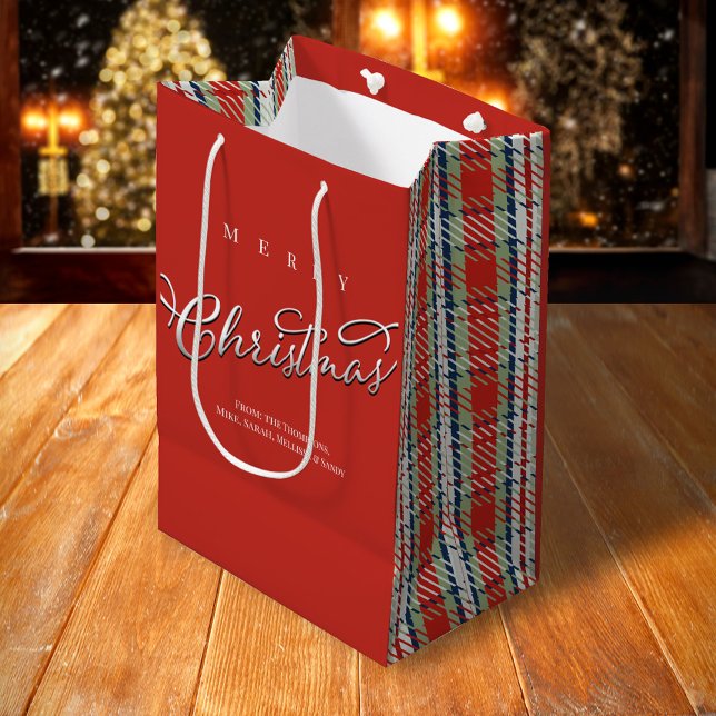 Sac Cadeau Moyen Joyeux Noël Calligraphie Script mignon Rouge Plaid (Merry Christmas holiday red and green plaid pattern gift bag.)