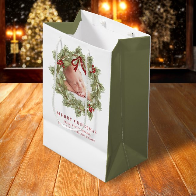 Sac Cadeau Moyen Joyeux Noël Photo Aquarelle Verdure Wreath (Merry Christmas photo greenery wreath gift bag. )