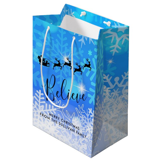 Sac Cadeau Moyen Le Père Noël et son renne volant - Croyez (Devant Angle)