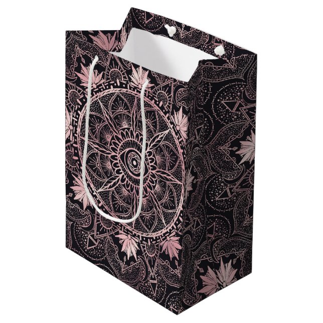 Sac Cadeau Moyen Mandala de l'oeil rose noir (Devant Angle)