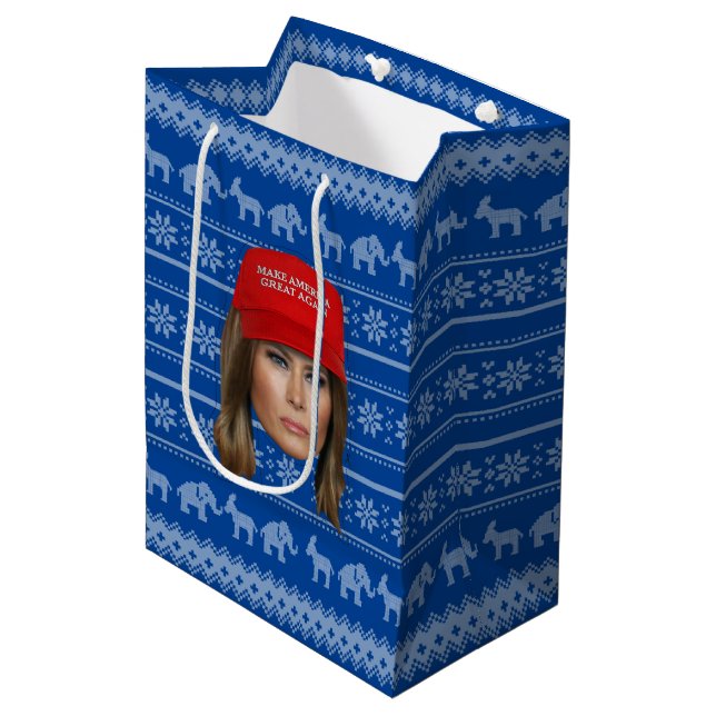 Sac Cadeau Moyen Melania Trump MAGA Noël (Devant Angle)