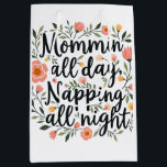 Sac Cadeau Moyen Modern Cute Floral Mother's Day, Birthday Mom<br><div class="desc">Modern Cute Floral Mother's Day Gift Bag with a botanical quote "Mommin All Day,  Napping All Night" for Happy Mother's Day on white background. Perfect for Mom's Birthday too. Perfect for a First Mother's day,  or to offer to your wife or daughter.</div>