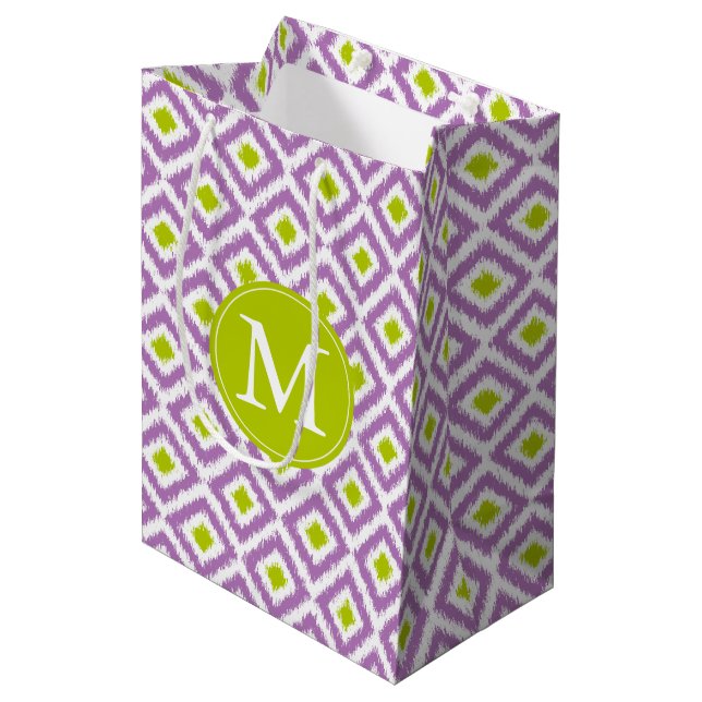 Sac Cadeau Moyen Monogramme violet et diamants verts Motif Ikat (Devant Angle)