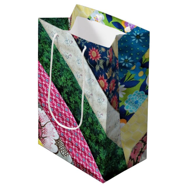 Sac Cadeau Moyen Motif d'impression recouvert (Devant Angle)