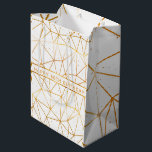 Sac Cadeau Moyen motif géométrique or à 60 ans sur blanc<br><div class="desc">Un motif géométrique en faux or moderne avec des points dorés.  Elégant giftbag intemporel pour un 60ème anniversaire avec une toile de fond blanche.  Ruban blanc et doré et modèle pour votre texte ou un nom. Lettres d'or.</div>