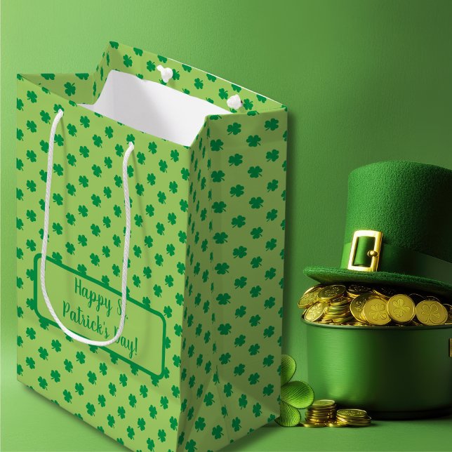 Sac Cadeau Moyen Motif Shamrock vert jouant (Playful Green Shamrocks pattern Medium Gift Bag)