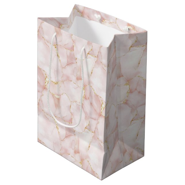 Sac Cadeau Moyen Noces florales aux pétales de rose rose blush or (Devant Angle)
