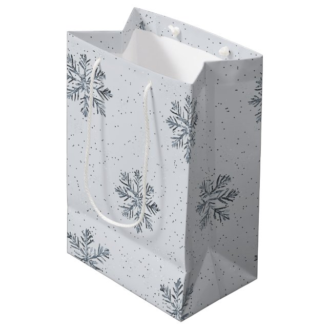 Sac Cadeau Moyen Noël Flocons de Neige Gris Argent (Devant Angle)