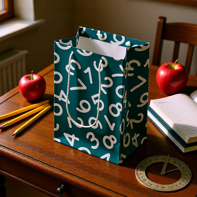 Sac Cadeau Moyen Nombres sarcelle et blanc – Prof de maths amusant (Teal & White Numbers – Fun Math Teacher Medium Gift Bag)
