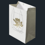 SAC CADEAU MOYEN PALE GLAMOREUX OR BLANC LOTUS MARIAGE FLORAL<br><div class="desc">Si vous avez besoin d'une personnalisation ou d'autres éléments correspondants,  n'hésitez pas à me contacter à l'adresse yellowfebstudio@gmail.com</div>