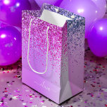 Sac Cadeau Moyen Parties scintillant violet Étincelle métallique No<br><div class="desc">Purple Faux Foil Métallique Parties scintillant étincelante Métal brossé Monogramme Nom Sac cadeau. Cela rend le sac cadeau parfait pour 16 ans,  mariage,  douche nuptiale,  anniversaire,  baby shower ou bachelorette pour quelqu'un qui aime le luxe glam et les styles chic.</div>