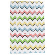 Pastel Chevron-Ombre portée par Shirley Taylor