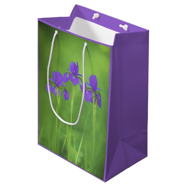 Sac Cadeau Moyen Peinture Iris Violet - Art Fleur Originale (Devant Angle)