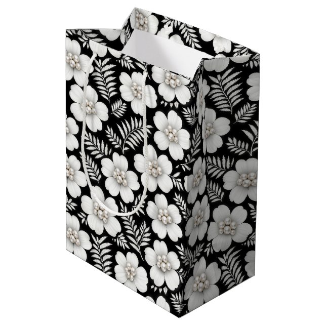 Sac Cadeau Moyen Perles blanches dans des fleurs sur fond noir (Dos Angle)