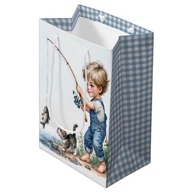 Sac Cadeau Moyen Petit Garçon Pêche avec un chaton (Devant Angle)