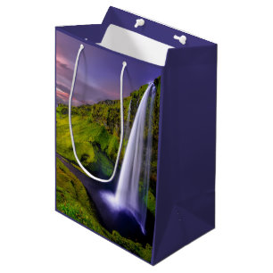 Sac Cadeau Moyen Photo de cascade islandaise verte et naturelle
