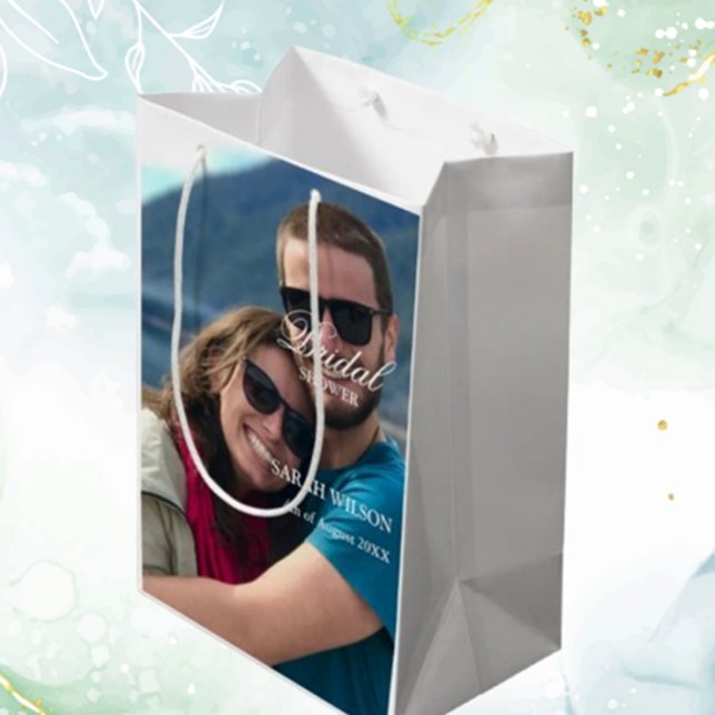 Sac Cadeau Moyen Photo personnalisée Mariage de plage détendu (Celebrate love with a custom photo relaxed beach wedding gift bag,  )
