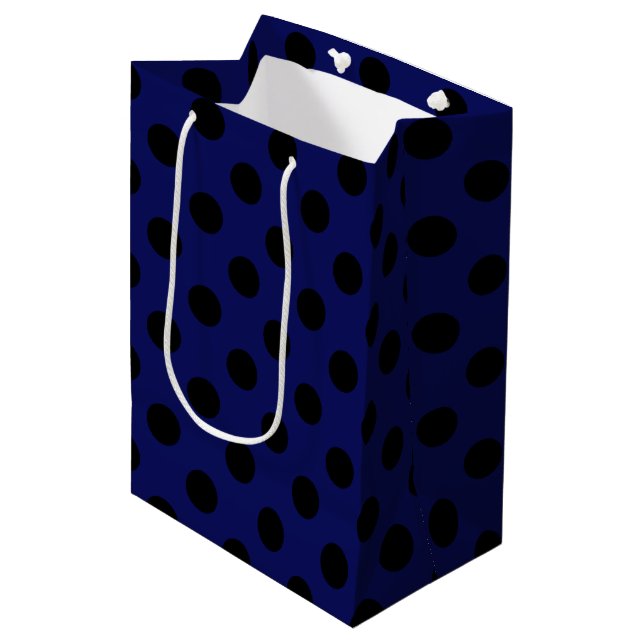 Sac Cadeau Moyen Pois noirs sur bleu marine (Devant Angle)