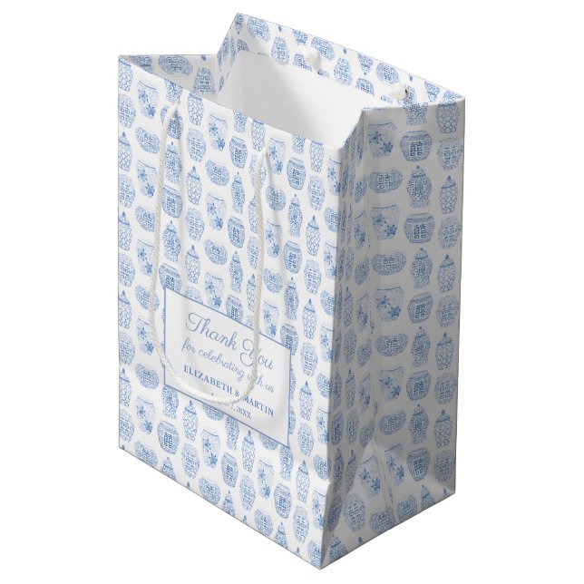 Sac Cadeau Moyen Préppy Ginger Jar Bleu Et Merci Mariage Blanc (Devant Angle)